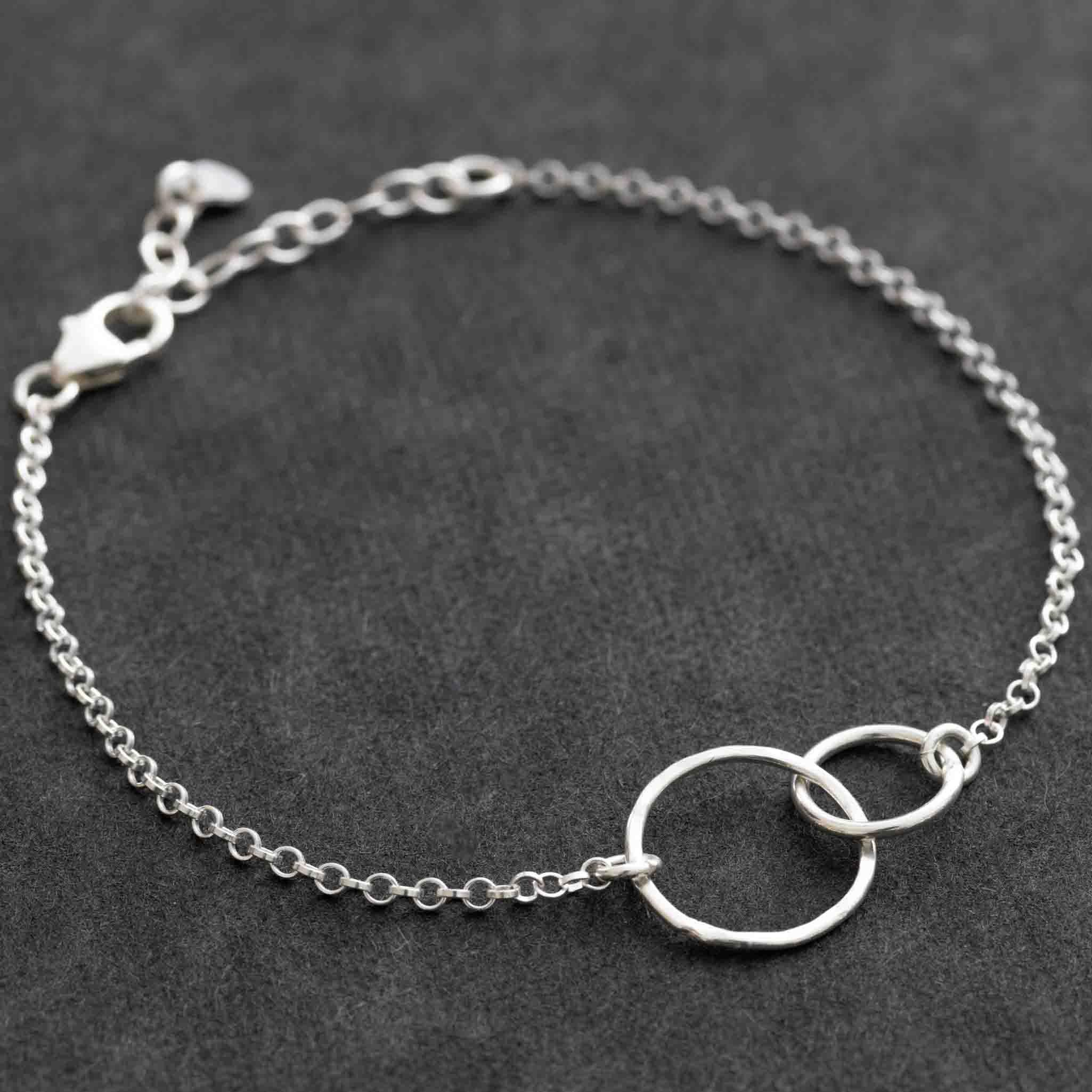 Zierliches Silber-Armband mit großem und kleinen Ring | MAYAMBERLIN