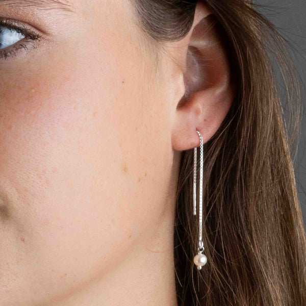 Weiße Perlen Einfädler Ohrringe silber | MAYAMBERLIN
